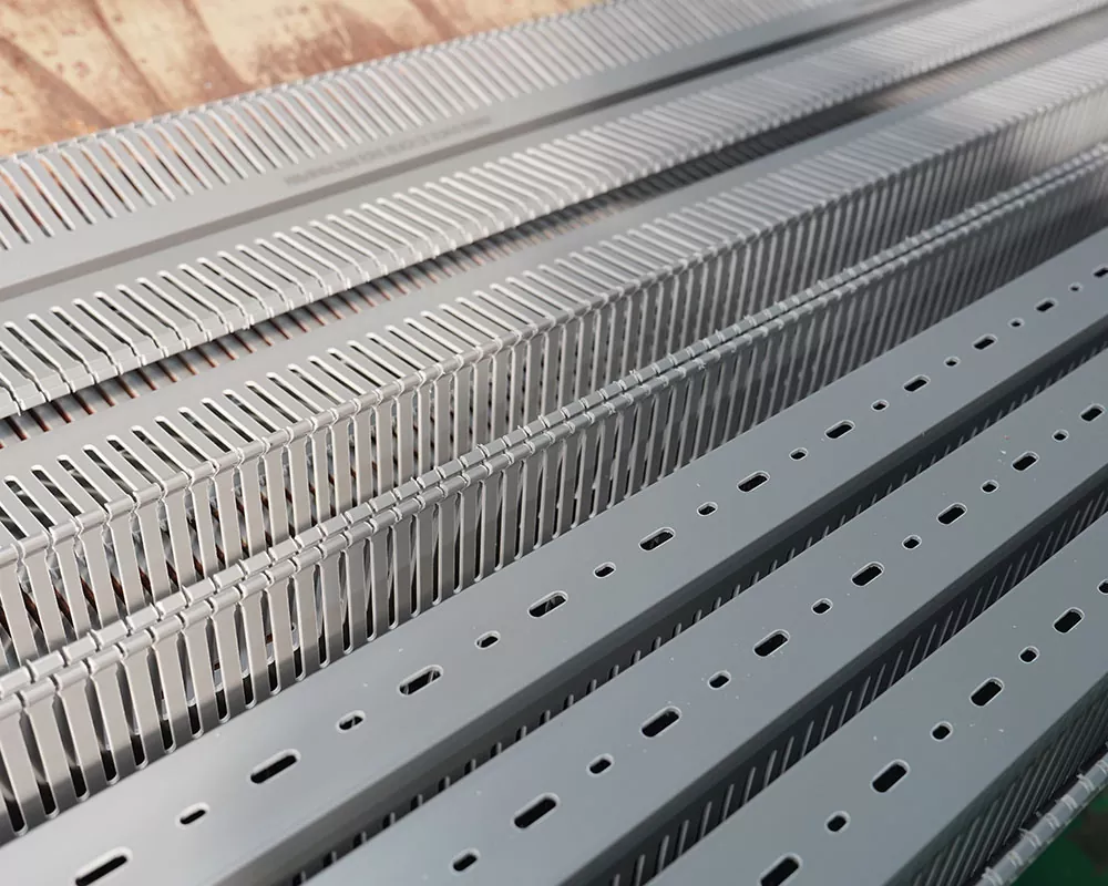 Qual è l'intervallo di resistenza alla temperatura della passerella portacavi ignifuga in PVC all'interno dell'armadio di distribuzione?