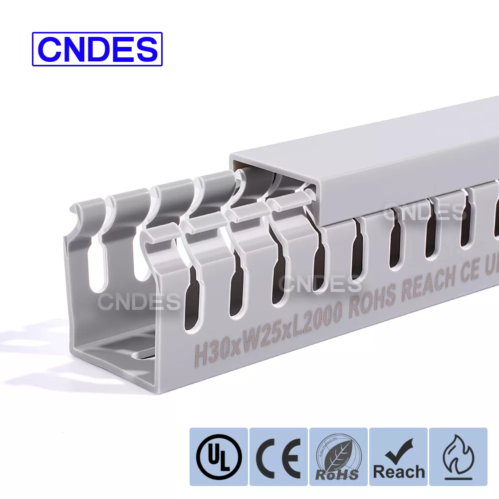 Condotto di protezione filo in PVC scanalato 30×25