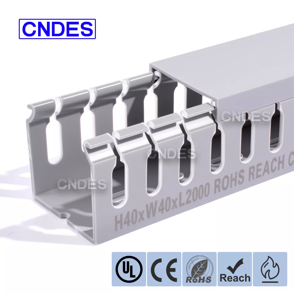 Canalina 40×40 in PVC con copertura