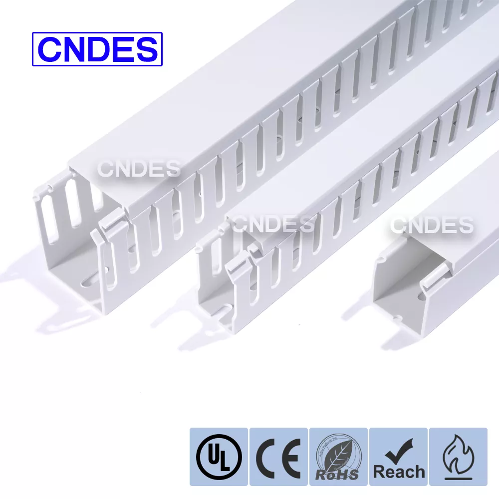 Canalina per cablaggio in PVC bianco scanalato Canalina per cablaggio in PVC bianco scanalato